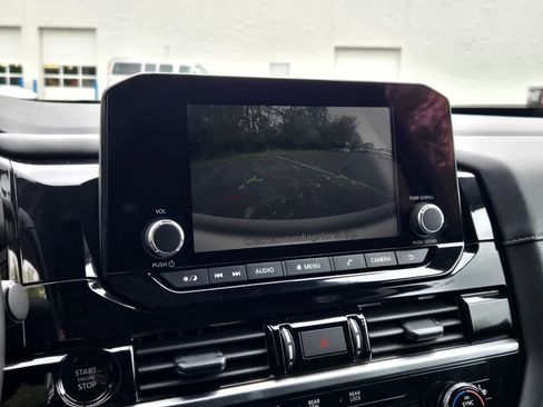 Used 2025 Nissan Pathfinder SV FWD image 28
