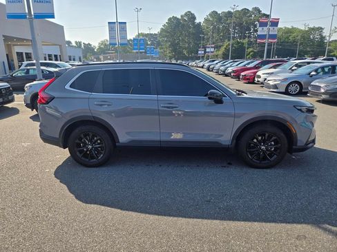Used 2025 Honda CR-V Sport image 4