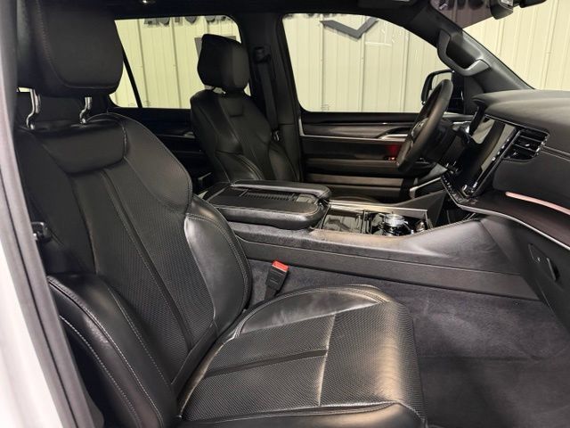Used 2024 Jeep Wagoneer 4WD image 32