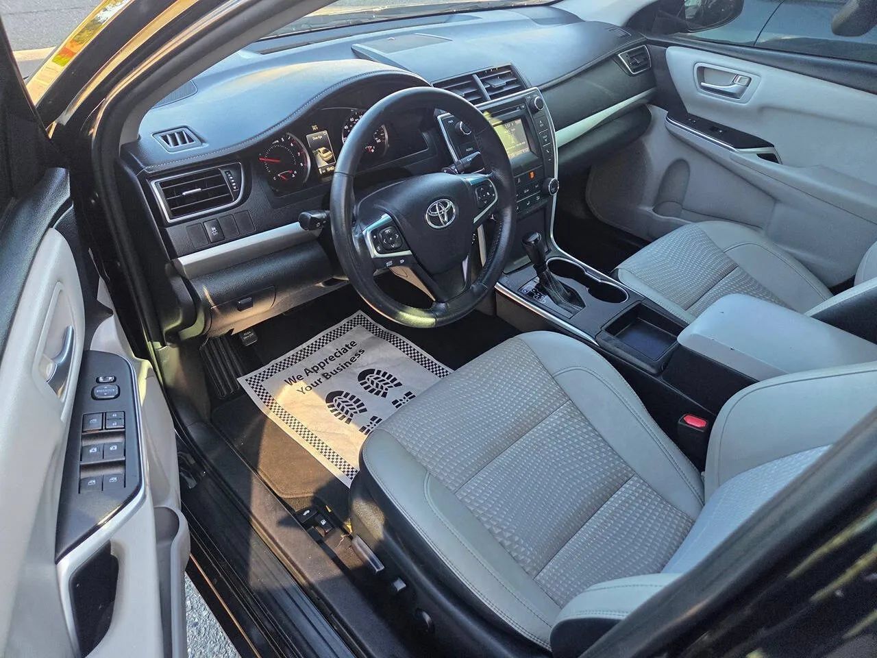 Used 2015 Toyota Camry SE FWD image 10