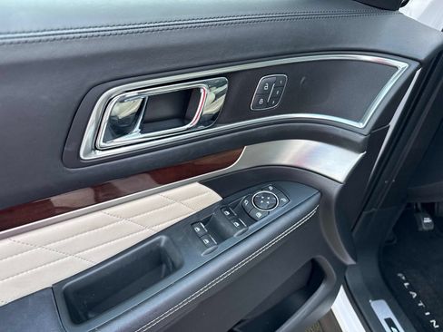 Used 2019 Ford Explorer Platinum AWD/4WD image 18