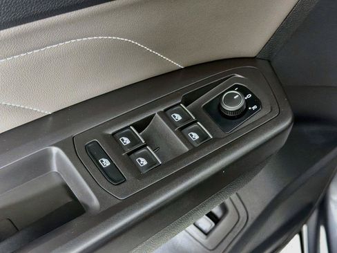 Certified 2023 Volkswagen Atlas Cross Sport SE w/ Panoramic Sunroof Package FWD image 17