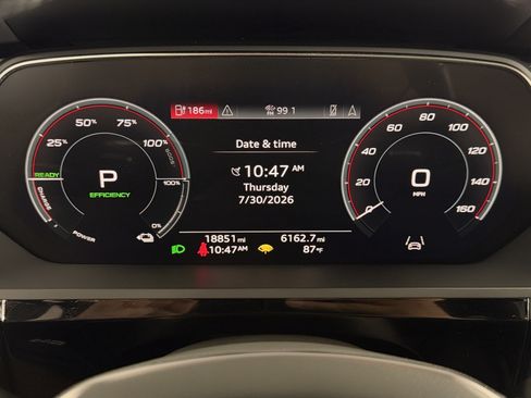 Certified 2024 Audi Q8 e-tron Premium Plus w/ Premium Plus Package AWD/4WD image 23