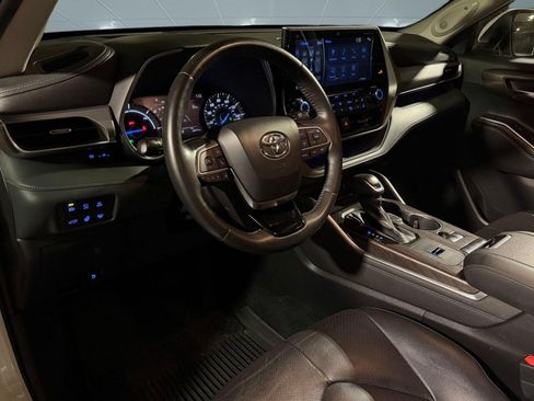 Used 2021 Toyota Highlander Platinum AWD/4WD image 4