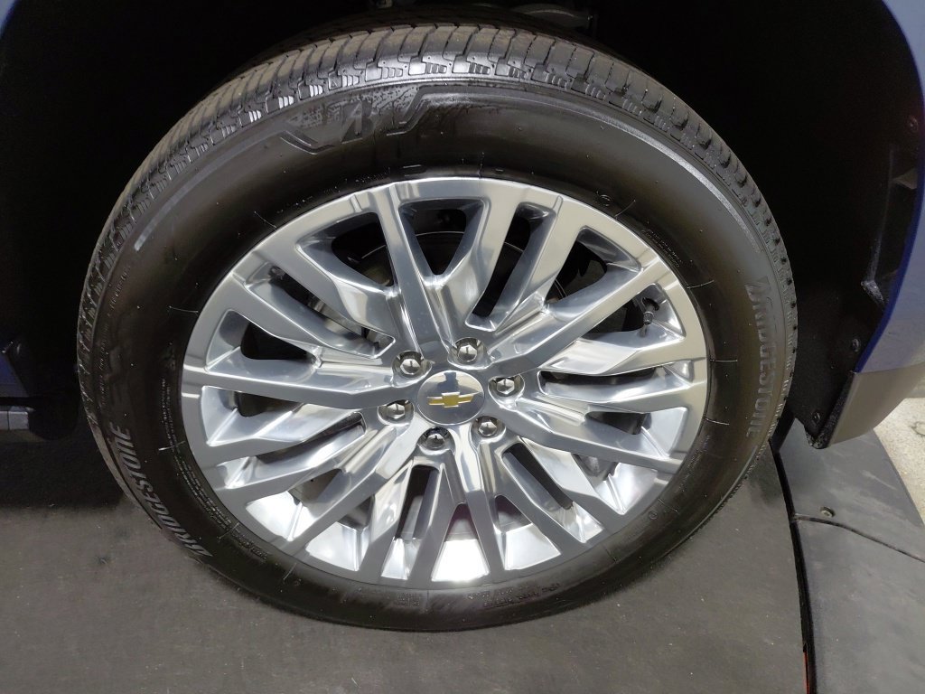Certified 2026 Chevrolet Suburban High Country AWD/4WD image 36