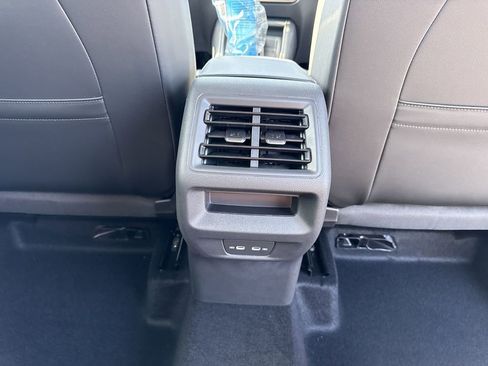 New 2025 Volkswagen Tiguan SE image 23