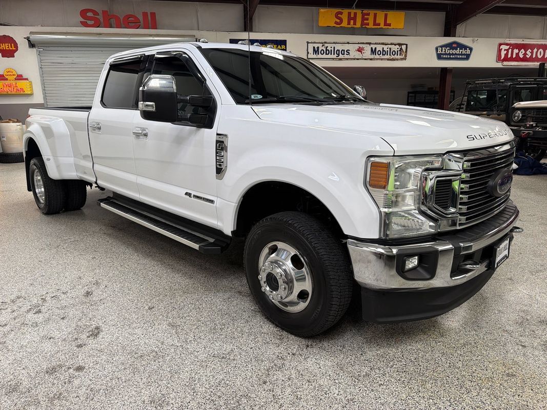 Used 2022 Ford F350 XLT w/ XLT Premium Package AWD/4WD image 11