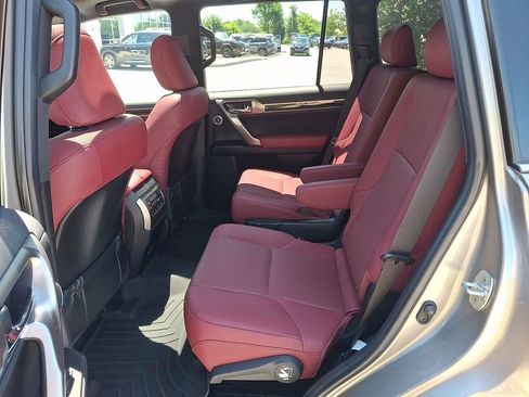 Used 2023 Lexus GX 460 Premium w/ Accessory Package AWD/4WD image 10