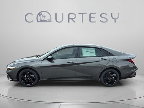 New 2026 Hyundai Elantra SEL Sport FWD image 2