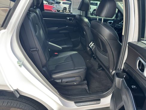 Used 2023 Kia Sorento SX AWD/4WD image 12