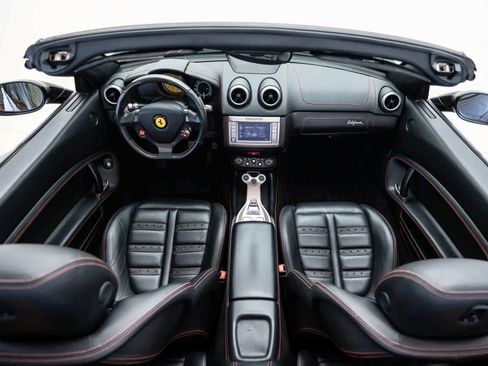 Used 2014 Ferrari California RWD image 19