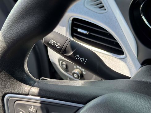 Used 2018 Chevrolet Bolt LT FWD image 9