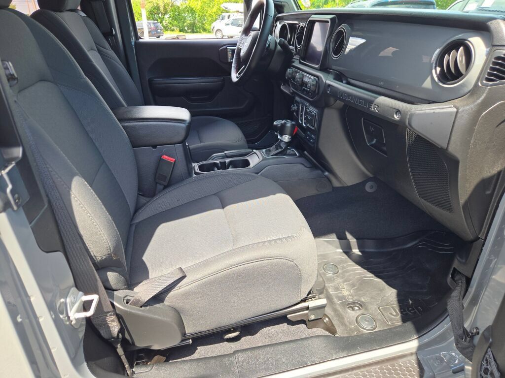 Used 2019 Jeep Wrangler Sport AWD/4WD image 16