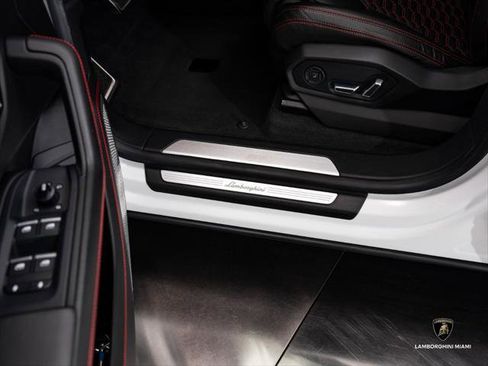 Used 2019 Lamborghini Urus AWD/4WD image 22