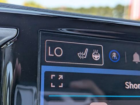 Used 2024 Chrysler Pacifica Touring-L FWD image 25