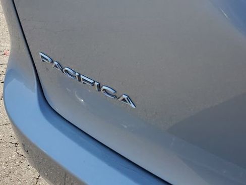 Certified 2023 Chrysler Pacifica Touring-L image 28
