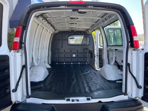 Used 2022 Chevrolet Express 2500 w/ Driver Convenience Package RWD image 18