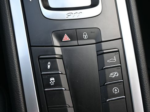 Certified 2018 Porsche 911 Carrera 4S image 31