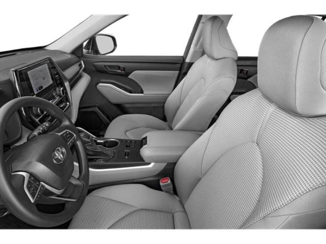 Used 2024 Toyota Highlander XLE FWD image 9