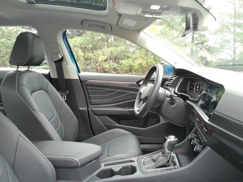 Used 2024 Volkswagen Jetta SEL FWD image 16
