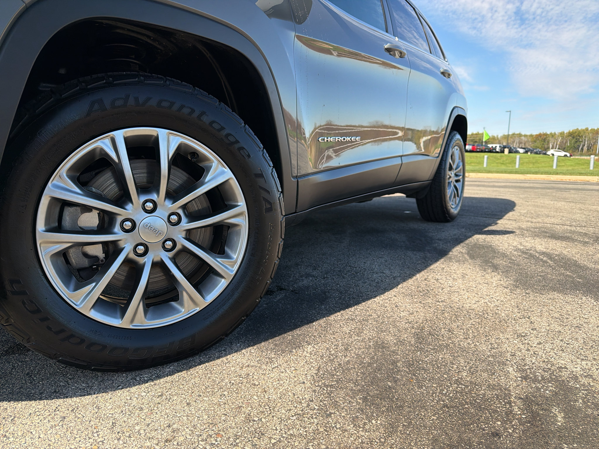 Used 2020 Jeep Cherokee Latitude Plus w/ Cold Weather Group AWD/4WD image 9