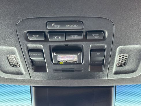 Used 2019 Toyota Avalon Limited image 33