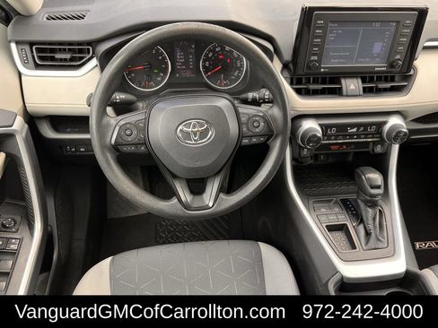 Used 2020 Toyota RAV4 XLE FWD image 12