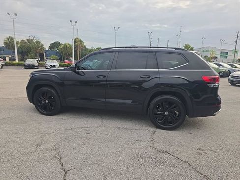Used 2023 Volkswagen Atlas SE w/ Black Wheel Package FWD image 7