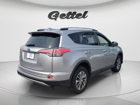Used 2017 Toyota RAV4 XLE w/ Convenience Package AWD/4WD image 5
