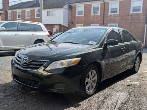 Used 2011 Toyota Camry LE w/ LE Extra-Value Pkg image 2