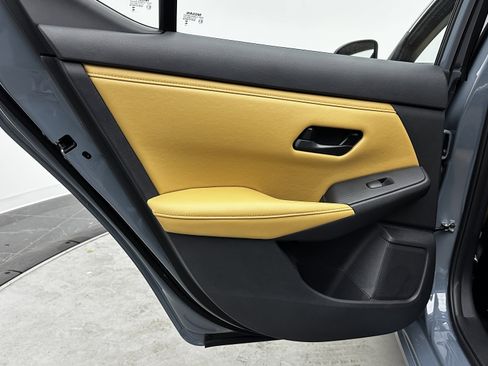 Used 2025 Nissan Sentra SV w/ SV Premium Package image 26