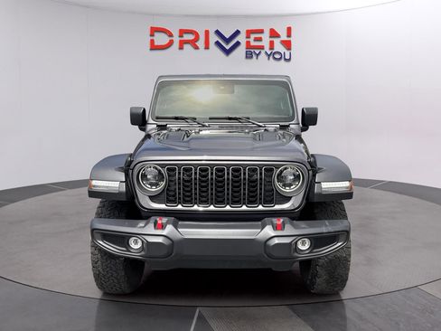 Used 2025 Jeep Wrangler Unlimited Rubicon AWD/4WD image 9