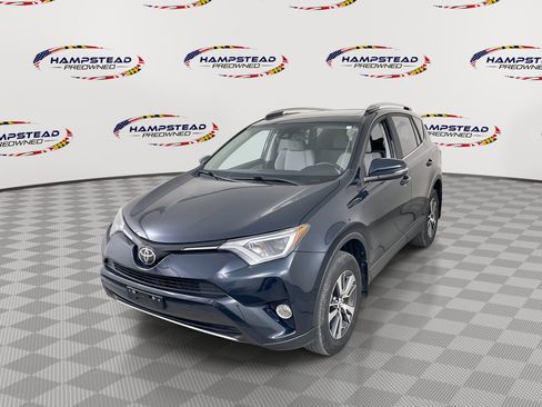 Used 2017 Toyota RAV4 XLE AWD/4WD image 1