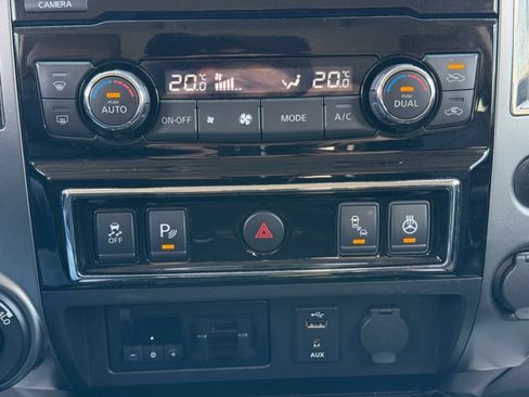 Used 2018 Nissan Titan Platinum Reserve image 27
