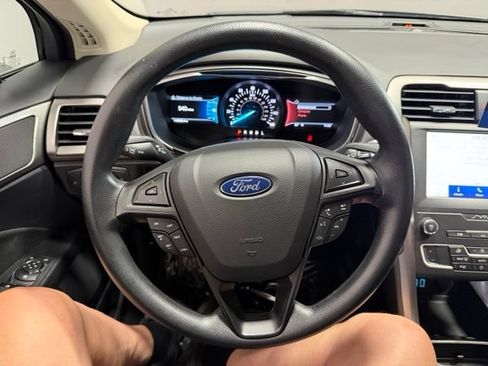 Used 2020 Ford Fusion SE FWD image 31