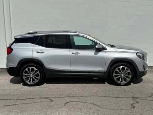 Used 2020 GMC Terrain SLT w/ Preferred Package FWD image 3