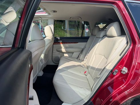 Used 2011 Subaru Outback 2.5i Limited w/ PWR Moonroof Pkg AWD/4WD image 24
