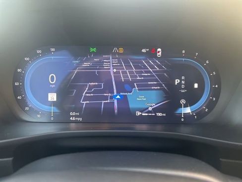 Used 2025 Volvo XC40 B5 Plus image 21