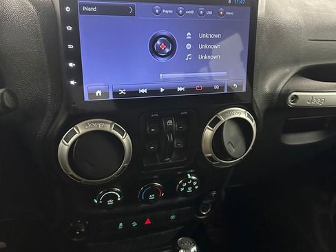 Used 2017 Jeep Wrangler Unlimited Sahara w/ Connectivity Group image 21