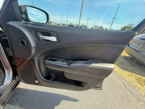 Used 2017 Dodge Charger R/T w/ Premium Group RWD image 22