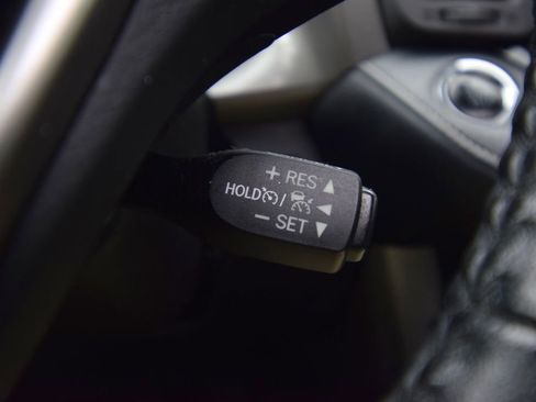 Used 2018 Toyota RAV4 Limited image 36