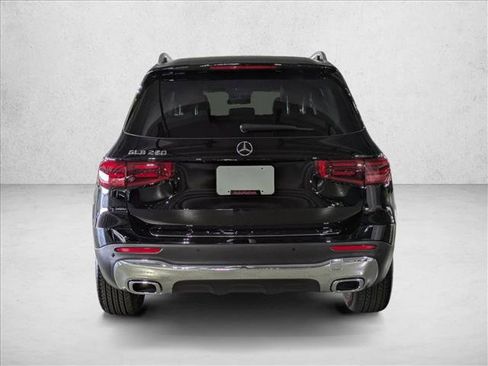 Used 2025 Mercedes-Benz GLB 250 image 5