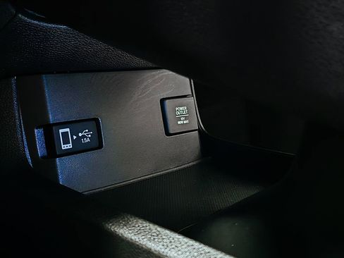 Used 2018 Honda Civic Touring image 32