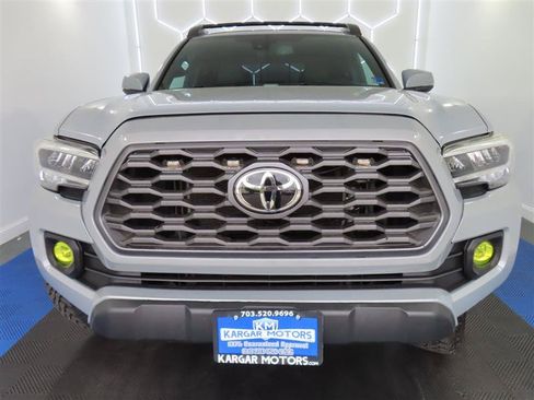 Used 2020 Toyota Tacoma TRD Off-Road w/ TRD Premium Off Road Package AWD/4WD image 4