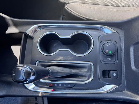 Used 2019 Chevrolet Traverse LT image 16