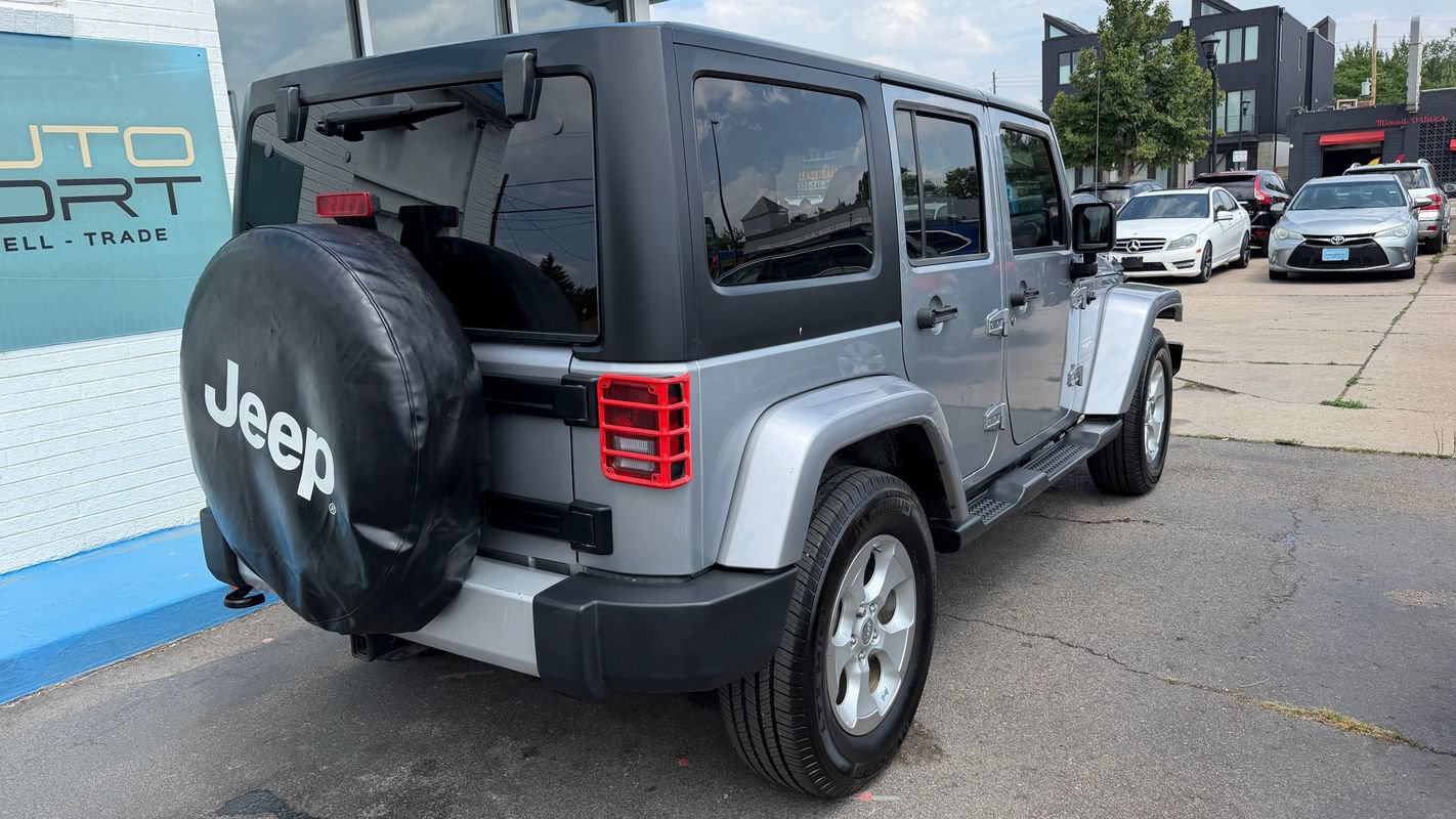 Used 2015 Jeep Wrangler Unlimited Sahara w/ Connectivity Group AWD/4WD image 2