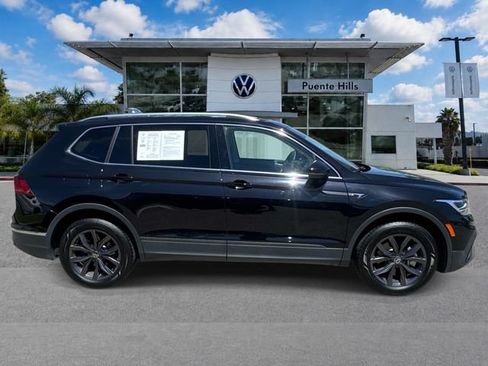 Used 2023 Volkswagen Tiguan SE w/ Panoramic Sunroof Package FWD image 3
