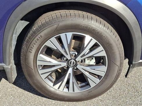 Used 2023 Nissan Rogue SV w/ SV Premium B Package image 8