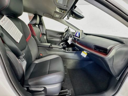 Used 2026 Toyota Prius Plug-In Hybrid FWD image 28