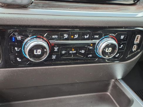 Used 2022 GMC Sierra 1500 SLT w/ SLT Premium Package AWD/4WD image 7